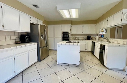 Stockton House | Get Away From The Crowd, Stay Closer To The Nature And In A Luxury Homey House!