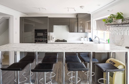 Peacehaven House | Get Away Home With Hot Tub Sleeps 7
