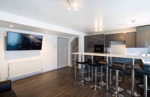 Peacehaven House | Get Away Home With Hot Tub Sleeps 7