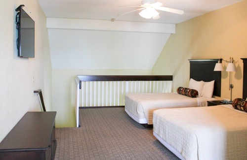 Kelleys Island House | Get Closer to Nature at the Iroquois Suites with Breathtaking Views 214