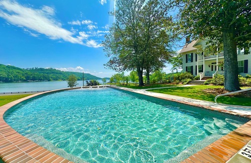 Cedar Bluff Apartment | Getaway at The Magnolia Suite - Pool, Hot tub, fire pit, kayaks, & lake access!