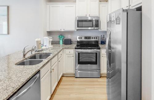 Thomas Drive House | Getaway at the Hathaway