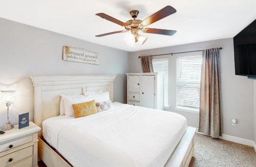 Thomas Drive House | Getaway at the Hathaway
