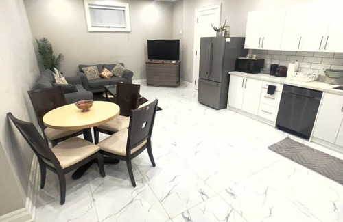 Pickering House | Getaway Custom Luxurious Home & Affordable Price