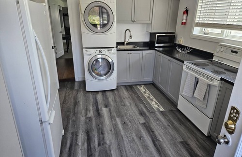 Quinte West House | Getaway from the hustle and bustle from the city to relaxing serenity.