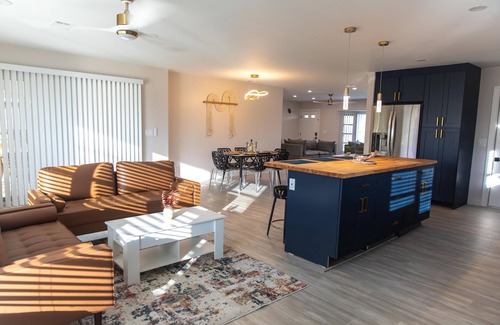 Oakland Hills House | Getaway Home with Hot Tub and Close to the Beach!