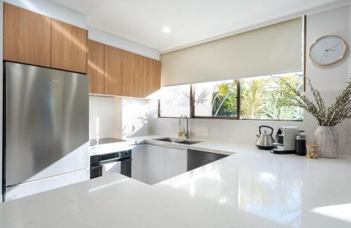 Surfers Paradise Apartment | Getaway on Surf - Ground Floor Apartment - Family friendly 100m from the beach