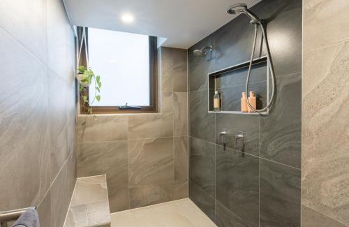 Surfers Paradise Apartment | Getaway on Surf - Ground Floor Apartment - Family friendly 100m from the beach