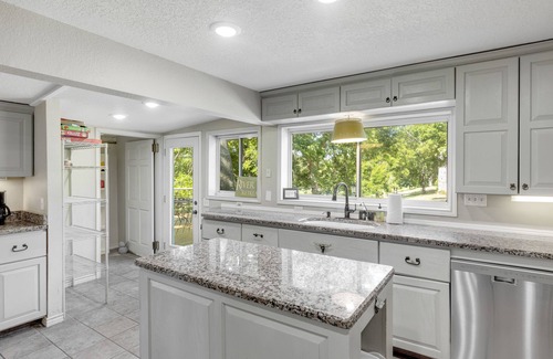 Seguin House | Getaway overlooking the Guadalupe River