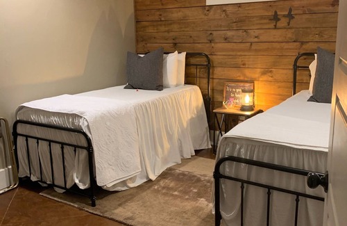 Canton House | GETAWAY!Suite 5@ElKen!$Massage,Breakfast,Relax,Renew