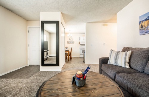 Rockrimmon Condo | ⁂GETAWAY SUITE! Condo - Sleeps Five - 2 BR/1BA⁂