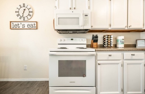 Rockrimmon Condo | ⁂GETAWAY SUITE! Condo - Sleeps Five - 2 BR/1BA⁂