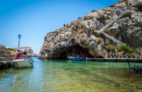 Xlendi Apartment | Getaway Suites apartment