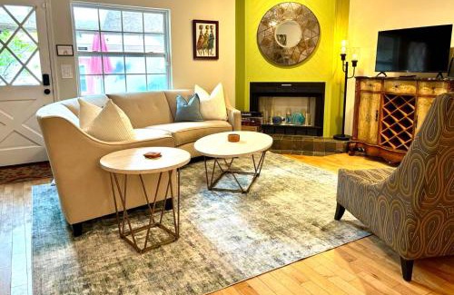 Town N County Park House | Getaway to iki Tampa is an End Unit Townhome - Close to Tampa Bay & Downtown - Minutes to Airport