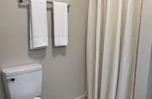 Waynesboro Hotel | Getaway toHillside Haven 53