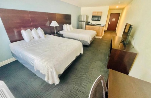 Cuero House | Getaway Weekend Trip! Comes w/ Free Parking, Minutes from Guadalupe River!