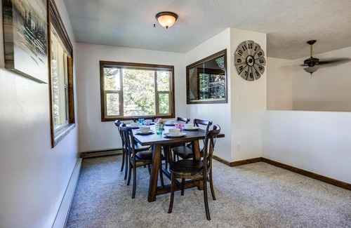 West Yellowstone House | Geyser Getaway