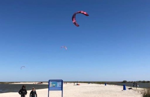 Medemblik House | Gezellige Pipo met grote schommel aan het water
