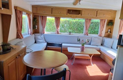 Aagtekerke Other | Gezellige Stacaravan nr 7 op Mini-Camping Klaproosje 4 personen