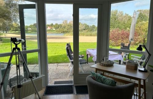 Ewijk House | Gezellige vakantiewoning aan het water in Ewijk - recreational only no workers