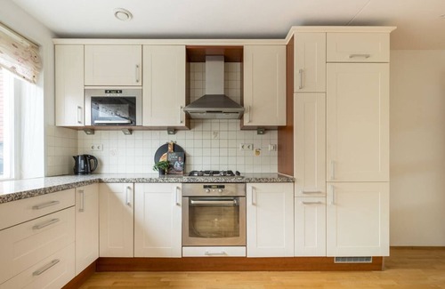 Alkmaar House | Gezinsvriendelijke Hoekwoning in Alkmaar met 5 Slaapkamers en Centrale Ligging