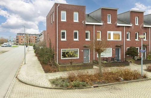 Alkmaar House | Gezinsvriendelijke Hoekwoning in Alkmaar met 5 Slaapkamers en Centrale Ligging