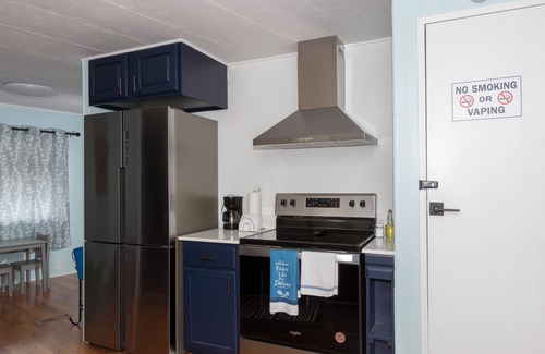 New Port Richey House | GG’ Hideaway is just 6 minutes from downtown