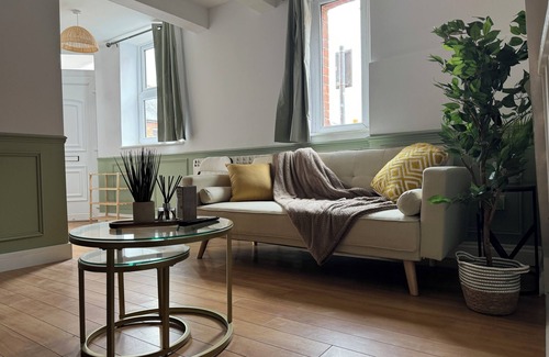 Reading Apartment | GH Elgar - Stylish 3-Bedroom Maisonette in Reading