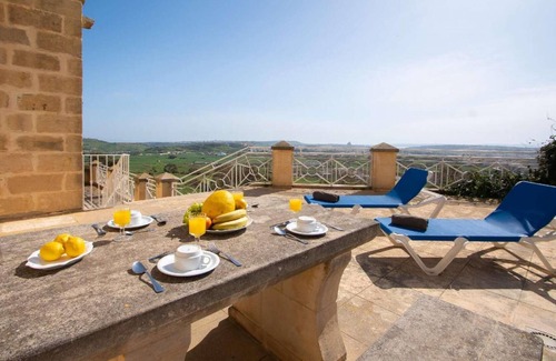 Kercem House | Ghar Ilma IV - Santa Luċija Holiday Home