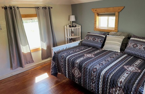 Hermosa Resort | Ghost Canyon Getaway Main House