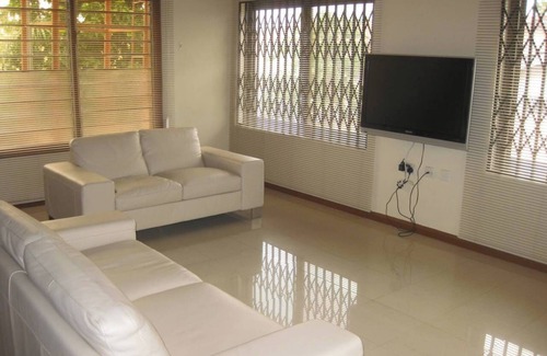 Adenta House | Ghouse room D Ideal For Friends family And Corporate