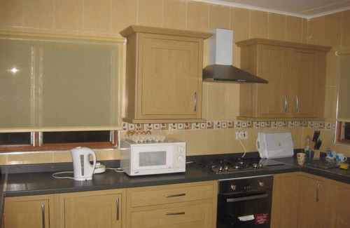Adenta House | Ghouse room D Ideal For Friends family And Corporate