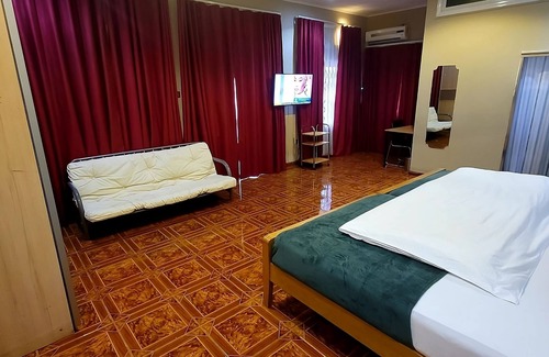Adenta House | Ghouse room D Ideal For Friends family And Corporate