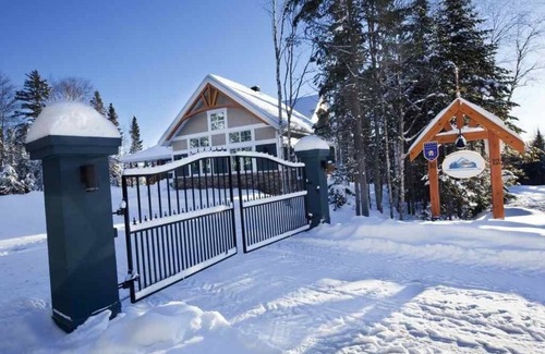 Petite-Riviere-Saint-Francois Villa | Give Your Group Affordable Luxury