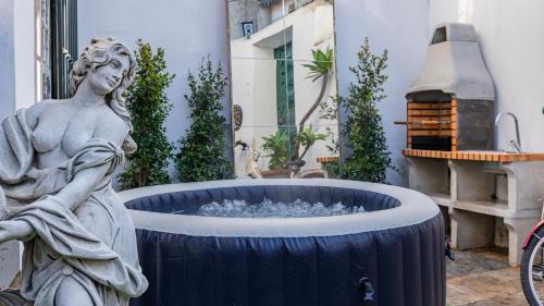 Sintra Bed & Breakfast | Giant Smart Room, Hot tub, PS5, in Historical Sintra Center inside 17th century Palace - Sintra WOW
