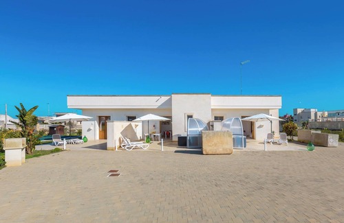 Caprarica di Lecce Apartment | Giardino dei Gelsi - Bilo Jacuzzi by BarbarHouse