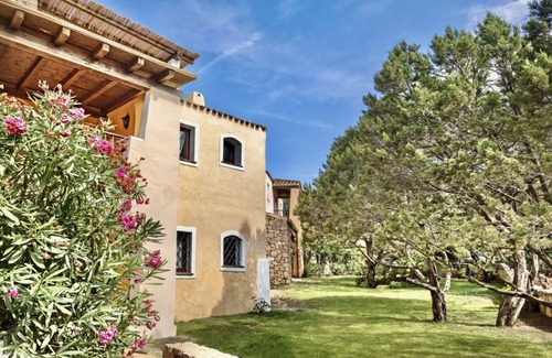 Liscia di Vacca Apartment | Giardino degli Oleandri two-room apartment sleeps 2, WIFI, A.C, 350 mt. from the sea