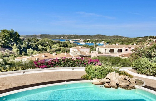 Liscia di Vacca Apartment | Giardino degli Oleandri two-room apartment sleeps 2, WIFI, A.C, 350 mt. from the sea