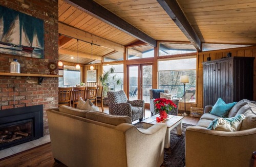 Gibsons House | Gibsons Luxury Cedar Cottage with Ocean & Mountain Views!