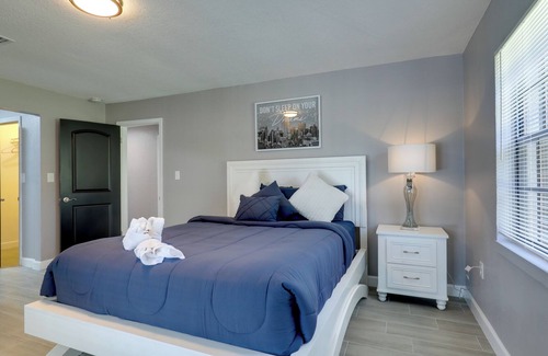 Gibsonton House | Gibsonton Vacation Rental w/ Private Lanai & Pool!
