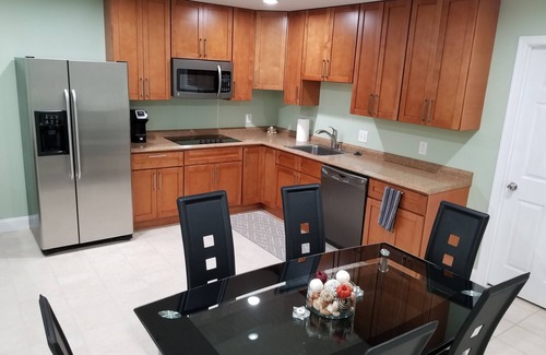 Clarksburg House | Gigi's-luxurious 1800-SF 2 Bedrooms, 2 Baths, Beautiful, Sunny & spacious Apt