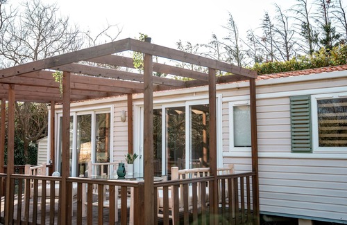 Lamotte-du-Rhone Cottage | Gigondas-Gîte-Ensuite with Shower-Garden View