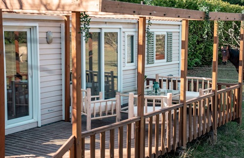 Lamotte-du-Rhone Cottage | Gigondas-Gîte-Ensuite with Shower-Garden View