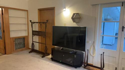 Epsom House | Gillies Garden House