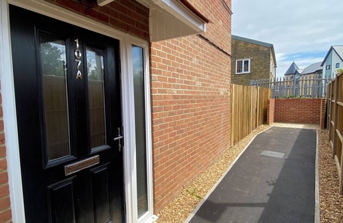Gillingham Apartment | Gillingham Gem - 2BR, Electric Car Charger, Free Parking and Garden