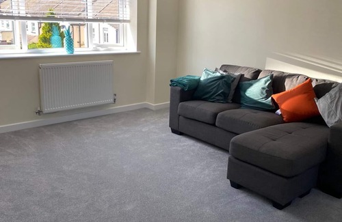 Gillingham Apartment | Gillingham Gem - 2BR, Electric Car Charger, Free Parking and Garden