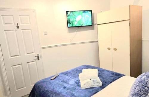 Gillingham Apartment | Gillings Villa -5 Bed Great For Long & Short Stay! Gillingham Kent