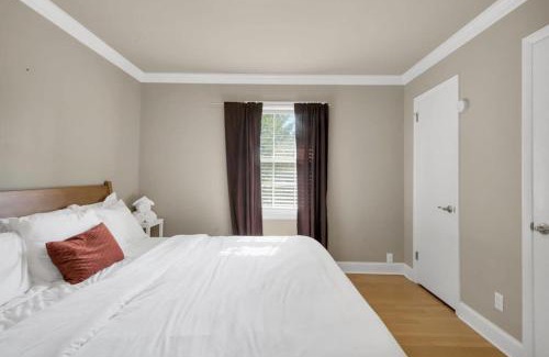 Madison House | Gilmore Retro Pad
