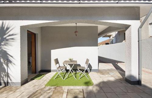 Rates Villa | Gilove House