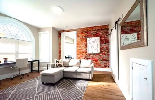 Wilmington Apartment | Gilpin Grand - Renovated Space In Trolley Square 1 Bedroom Apts by RedAwning